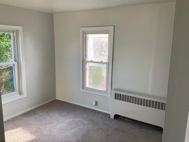 Building Photo - 42 E Greenfield Ave