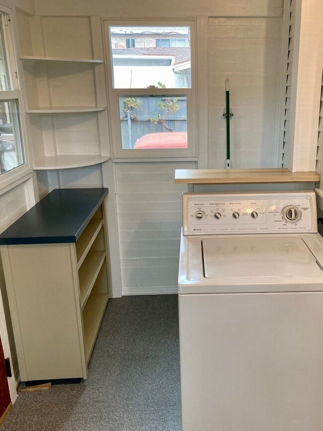 Building Photo - Stunning 2 Bedroom, 1 Bath Craftsman Front...