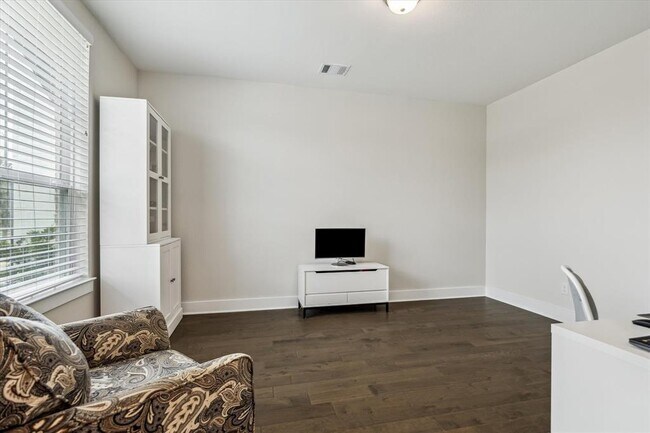 Building Photo - 14115 Garibaldi Dr