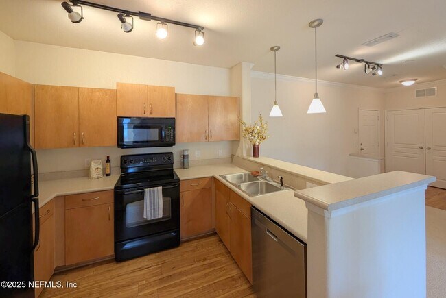 Building Photo - 1300 Riverplace Blvd