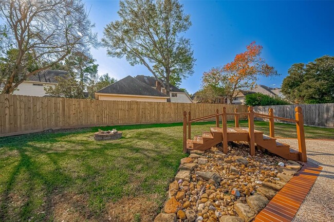 Building Photo - 6035 Bur Oak Dr