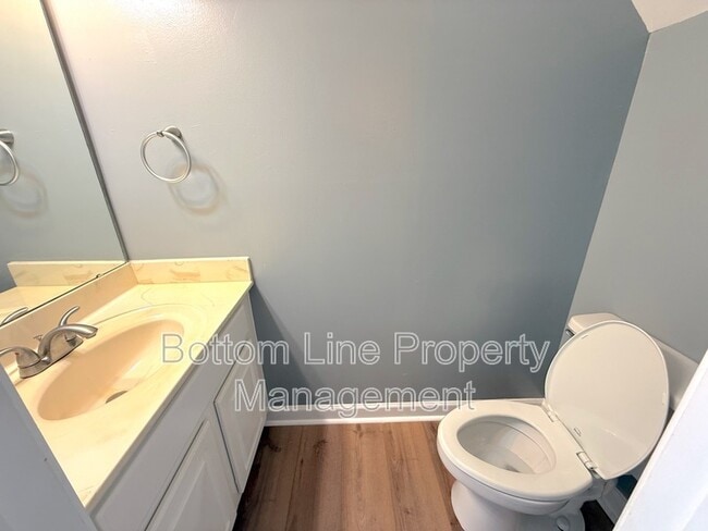 Building Photo - 1218 Green Oaks Ln