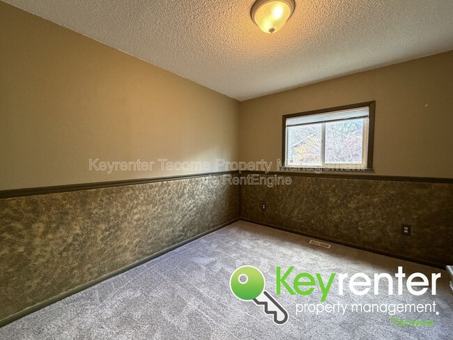 Building Photo - 4902 N 16th St