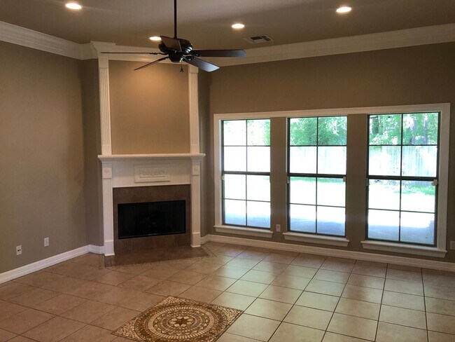 Building Photo - 472 Grand Oaks Dr
