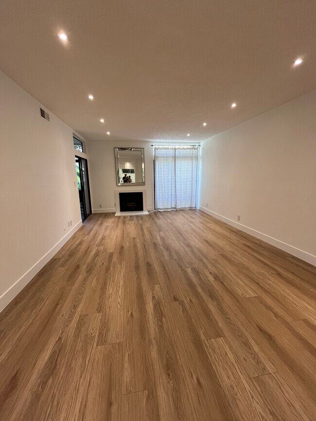 Building Photo - 729 S Hobart Blvd