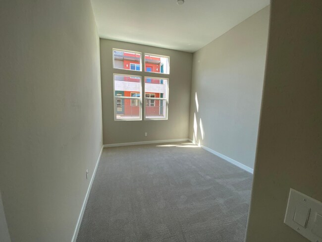 Building Photo - 1312 N Zane Dr