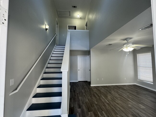 Building Photo - Beautiful 3/2 house in Biloxi