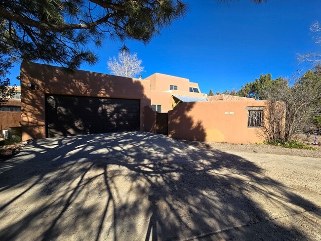 Building Photo - 2835 Don Quixote