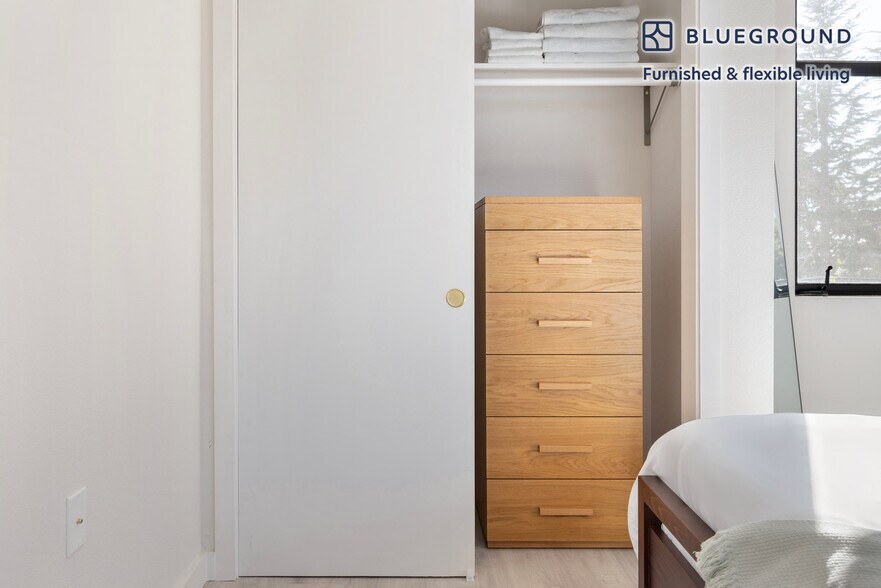 Building Photo - 1698 University Ave