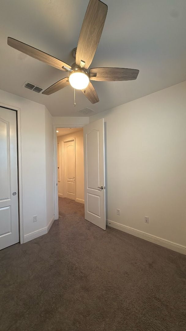 Building Photo - Eagle Creek three bedroom, 2 and half bath...