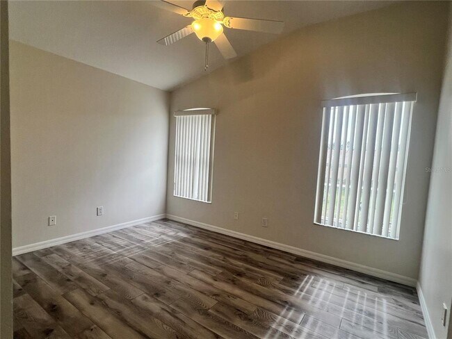 Building Photo - 526 Cypress View Dr