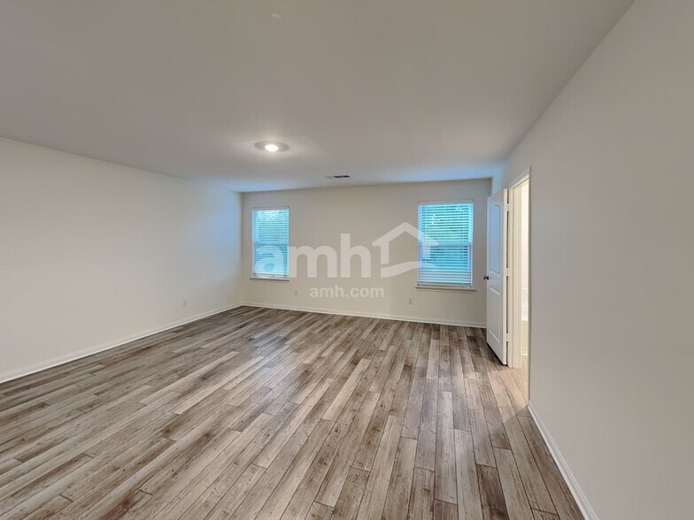 Building Photo - 1102 Treeta Trail