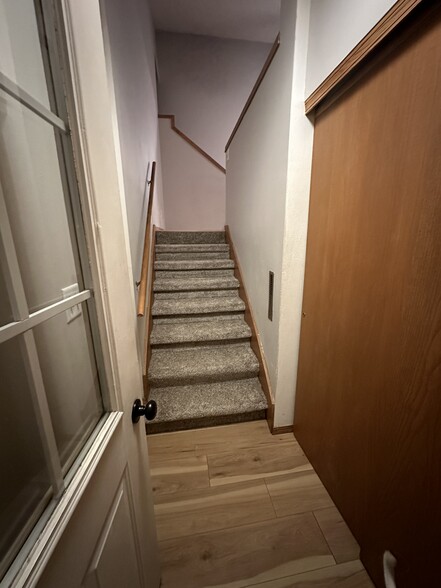 Building Photo - 609 Pheasant Ct