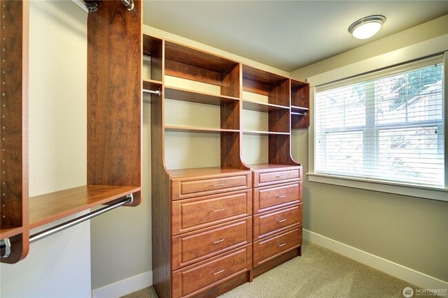 Building Photo - 3Bd/2.75Ba Issaquah Home