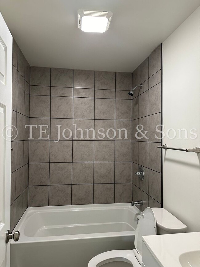 Building Photo - Charming 2-Bedroom Corner Lot Home with Ne...