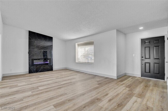 Building Photo - 4012 N Mira Ln