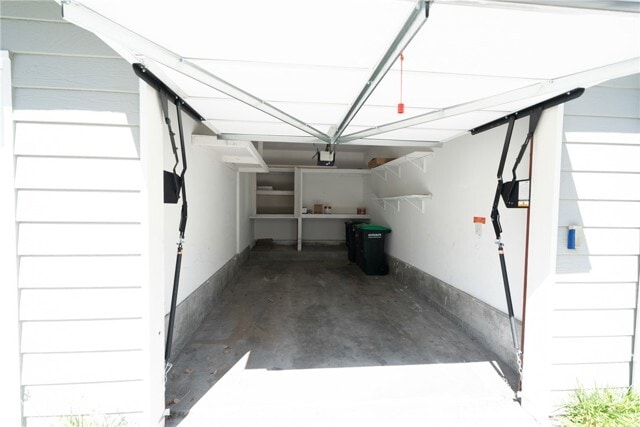 Building Photo - 5 Elmbrook