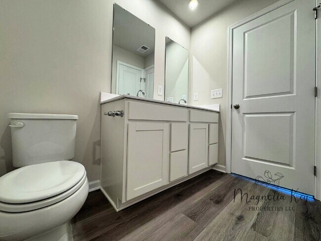 Building Photo - New 3 bed 2.5 bath Townhouse in Forestbrook