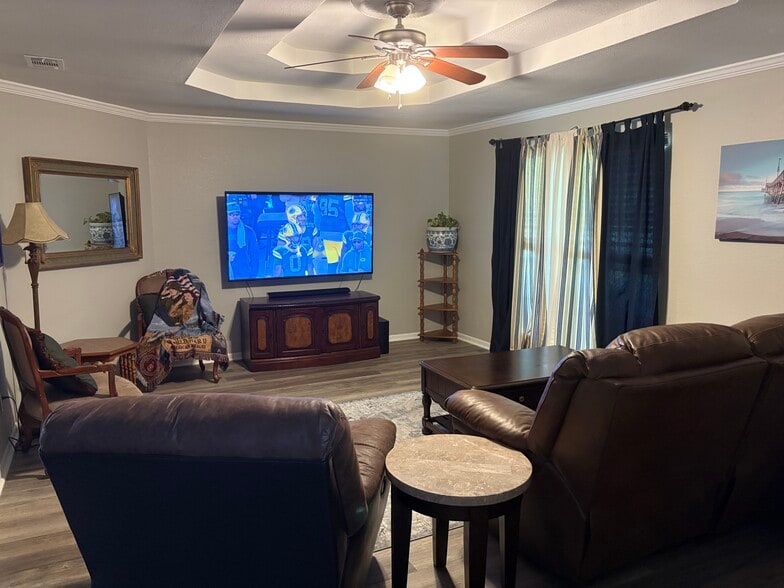 Building Photo - 4005 Sunhill Dr