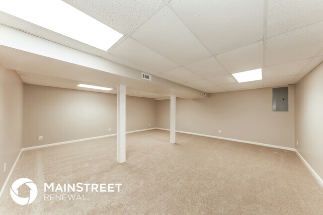 Building Photo - 813 7 Springs Dr