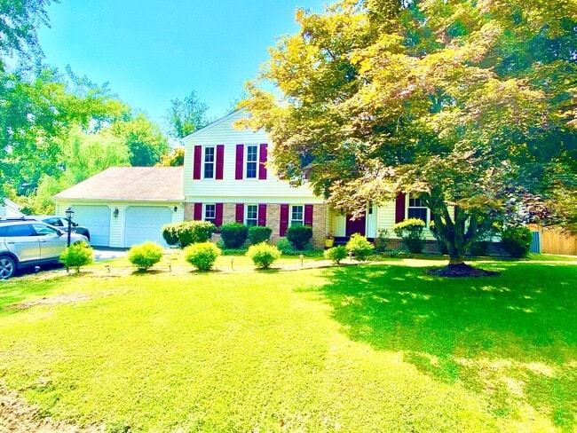 Building Photo - Amazing 4 Bedroom 2 Bathroom! Large Lot!  ...