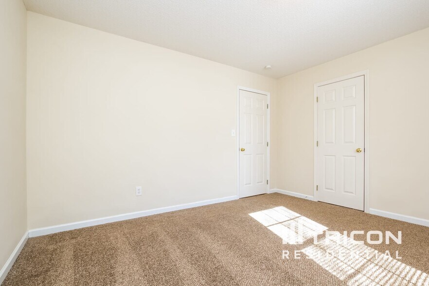 Building Photo - 1601 Larkwood Dr