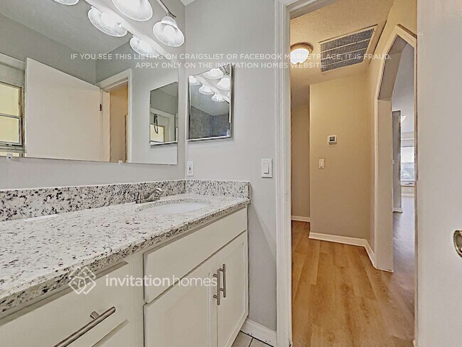 Building Photo - 2451 Sweetwater Blvd