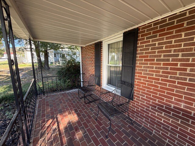 Building Photo - 713 Montgomery St