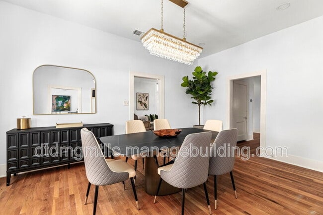 Building Photo - 110 E Craig Pl