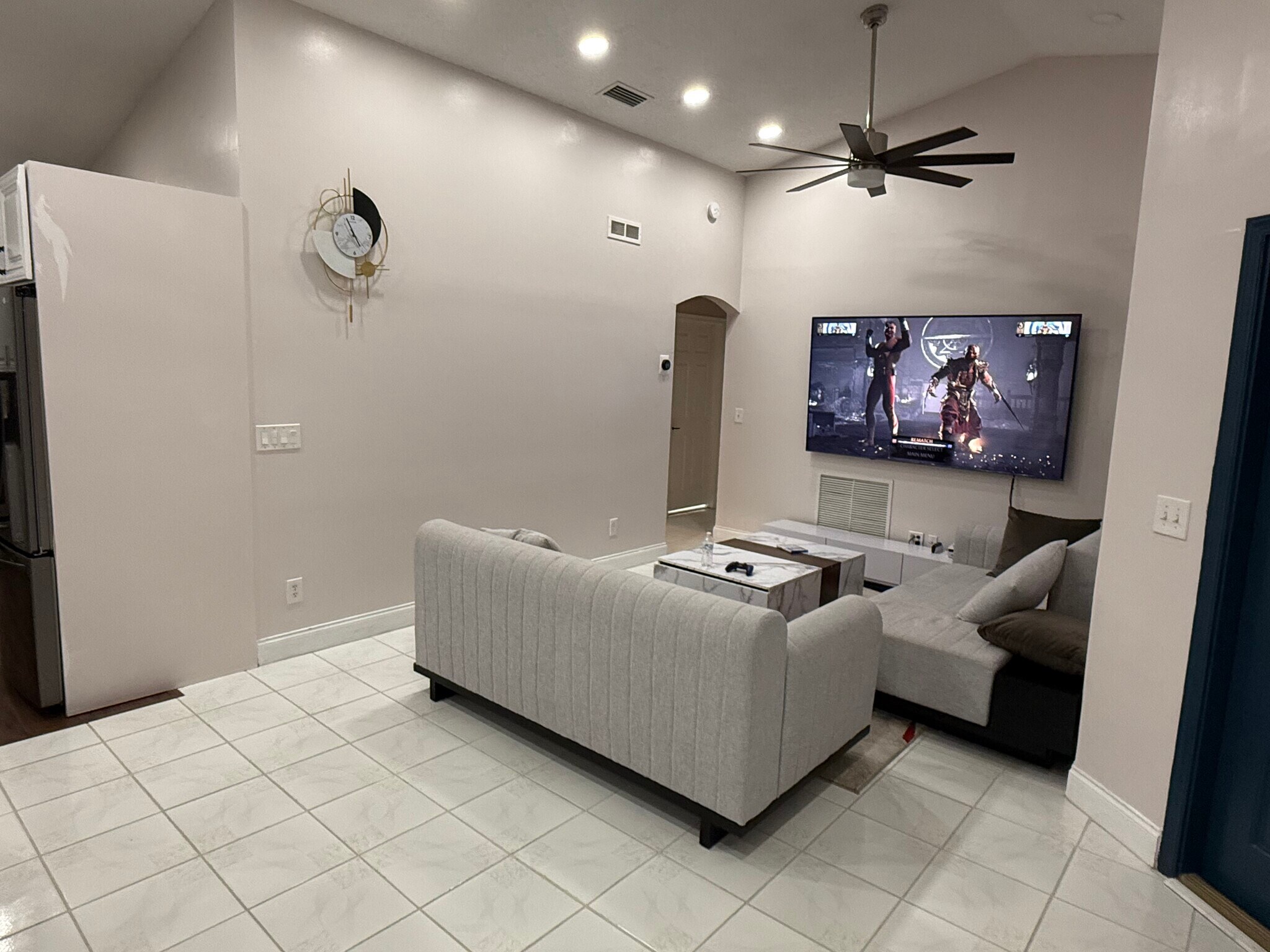 Living - 7927 Manor Forest Blvd