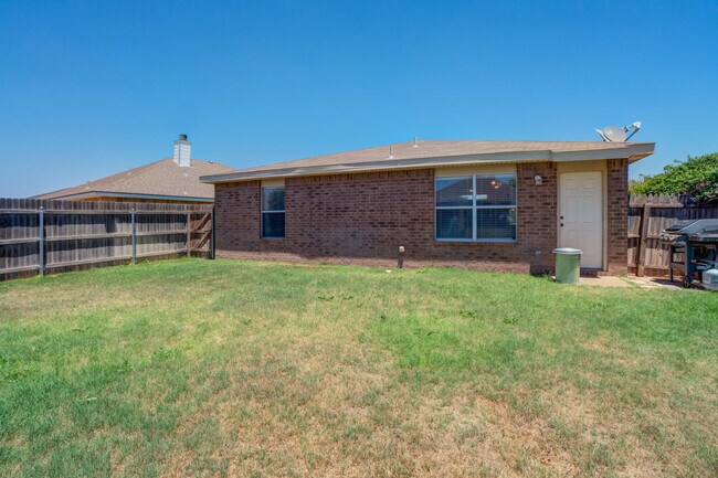 Building Photo - 505 N Iola Ave