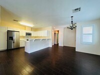 Building Photo - 3 Bedroom, 2 Bathroom Attached Home (Ka Ma...