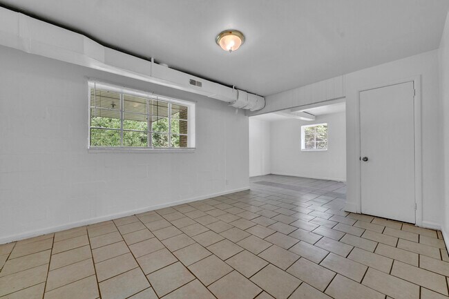 Building Photo - 204 3rd Ave