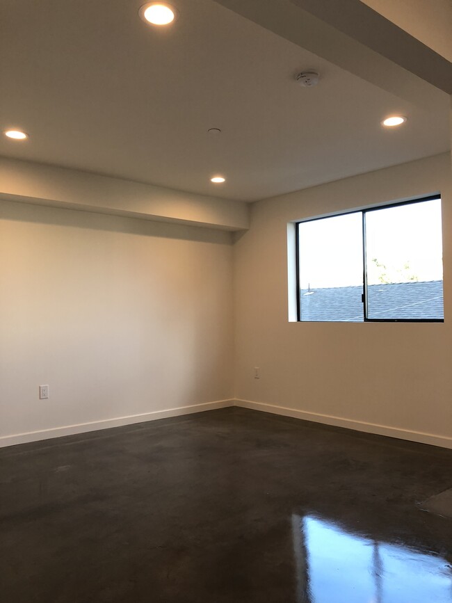 Bedroom - 4814 Oakwood Ave