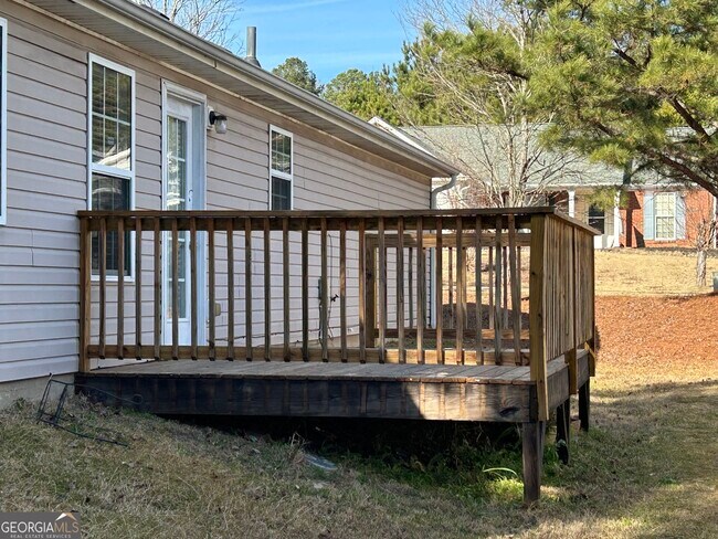 Building Photo - 340 Sarah Dr