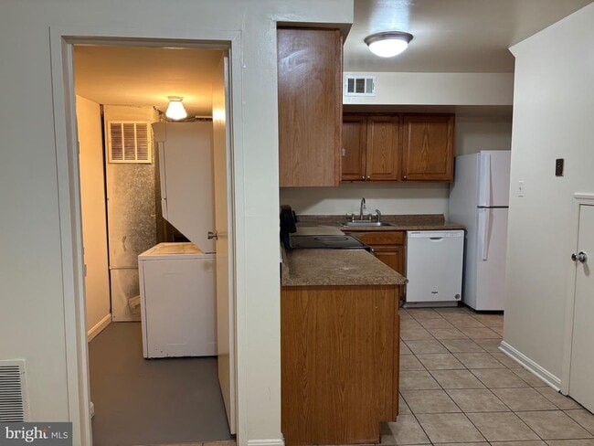Building Photo - 4657 Logsdon Dr