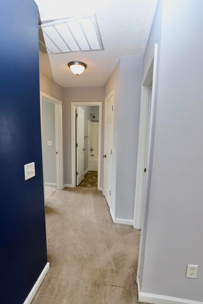 Building Photo - 60 Vinca Ct