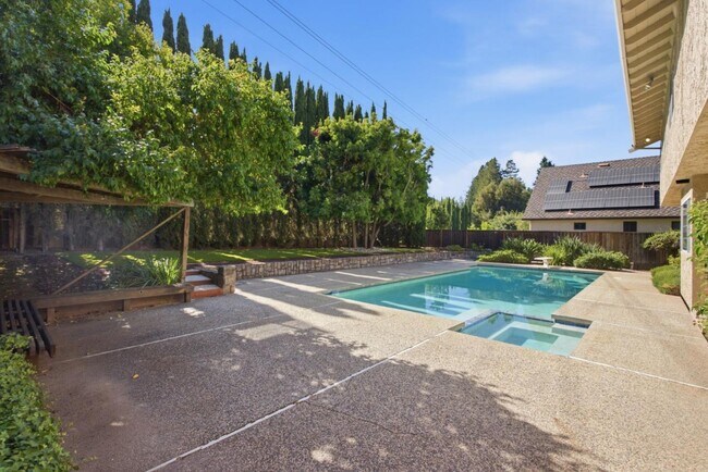 Building Photo - 7175 Cahen Dr
