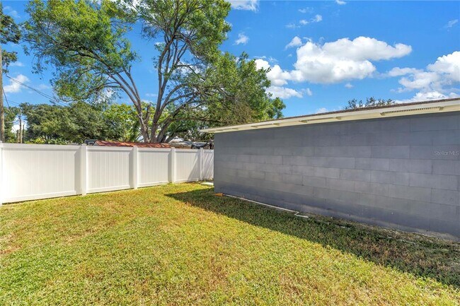 Building Photo - 450 47th St S