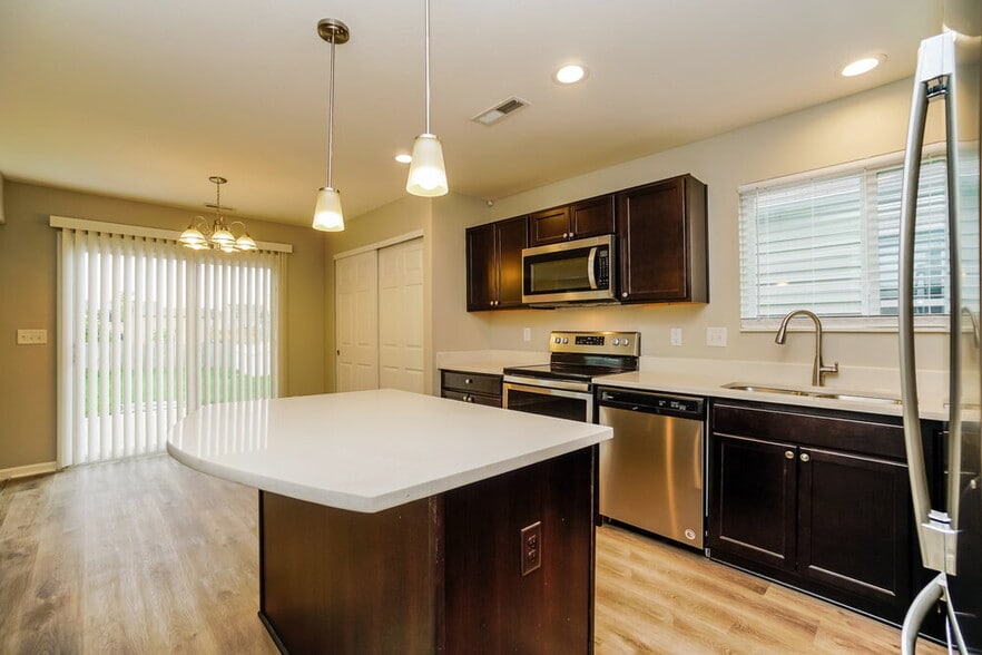 Building Photo - 7428 Willow Leaf Dr