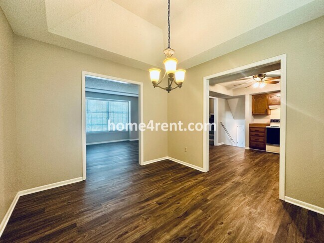 Building Photo - Beautiful Overland Park Home!