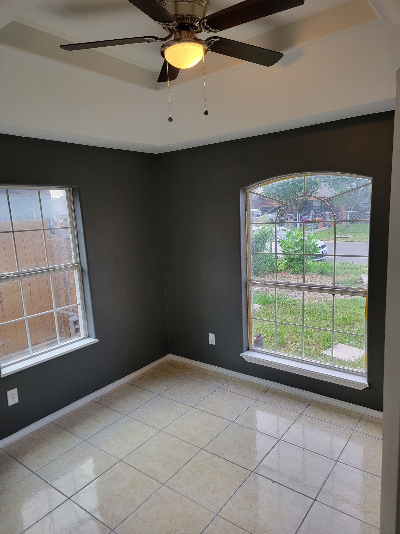 Building Photo - 610 W Blue Jay Ave