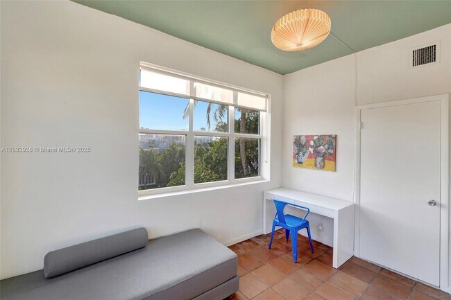 Building Photo - 1342 Drexel Ave