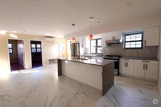 Building Photo - 4 bedroom in ASTORIA NY 11103