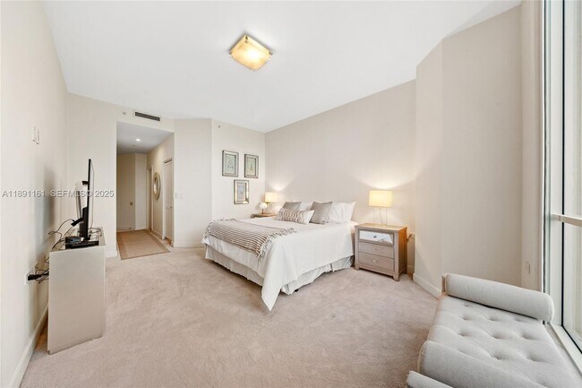 Building Photo - 848 Brickell Key Dr