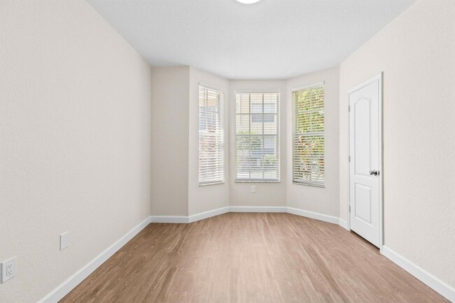 Building Photo - 1609 Belmont Pl