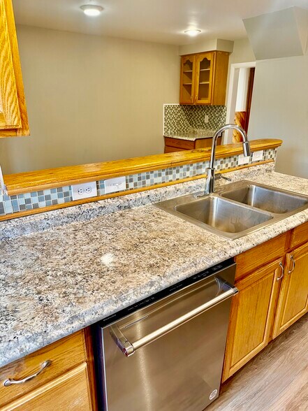 Building Photo - 15 Summer St