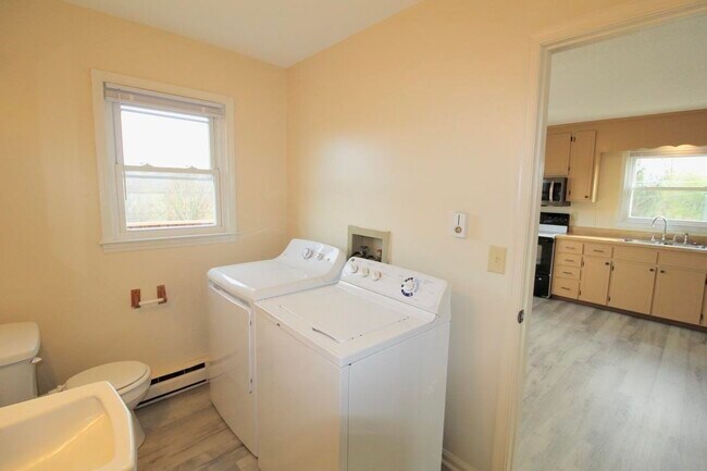 Building Photo - 405 Sherando Ct