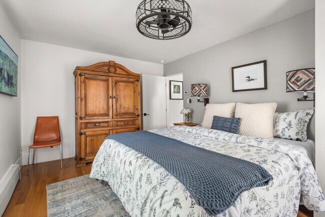 Building Photo - 250 S Original St