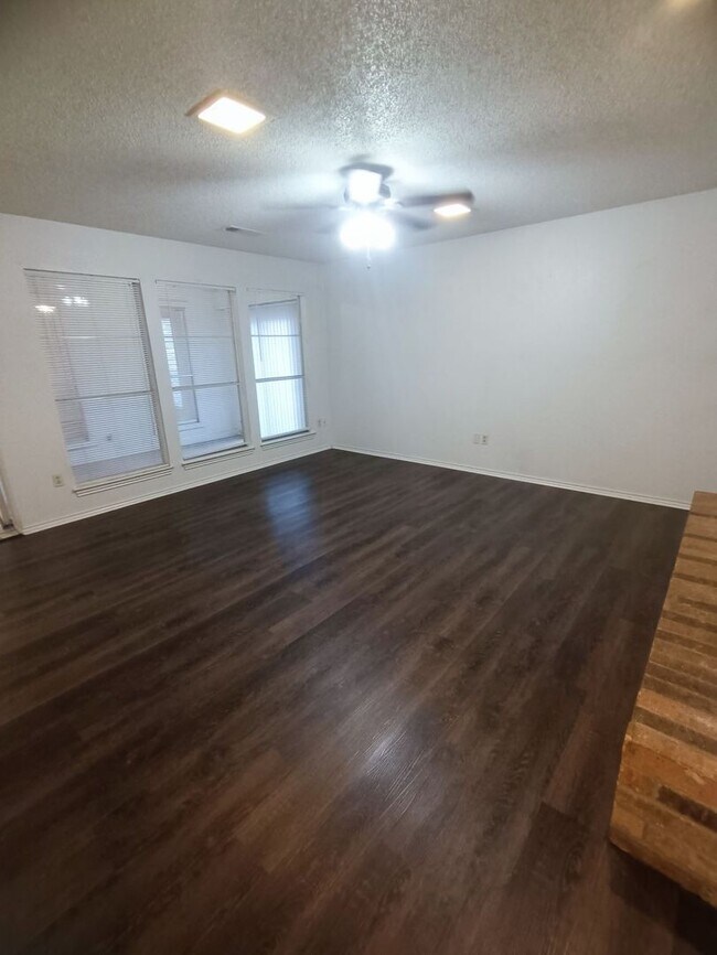 Building Photo - 6437-6439 Brookhaven Trail